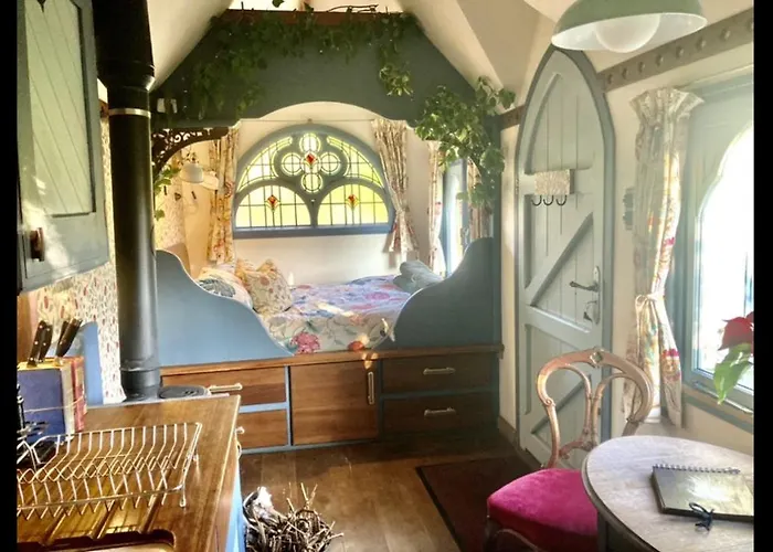 Magical Tabernacle In A Beautiful Setting With Hot Tub