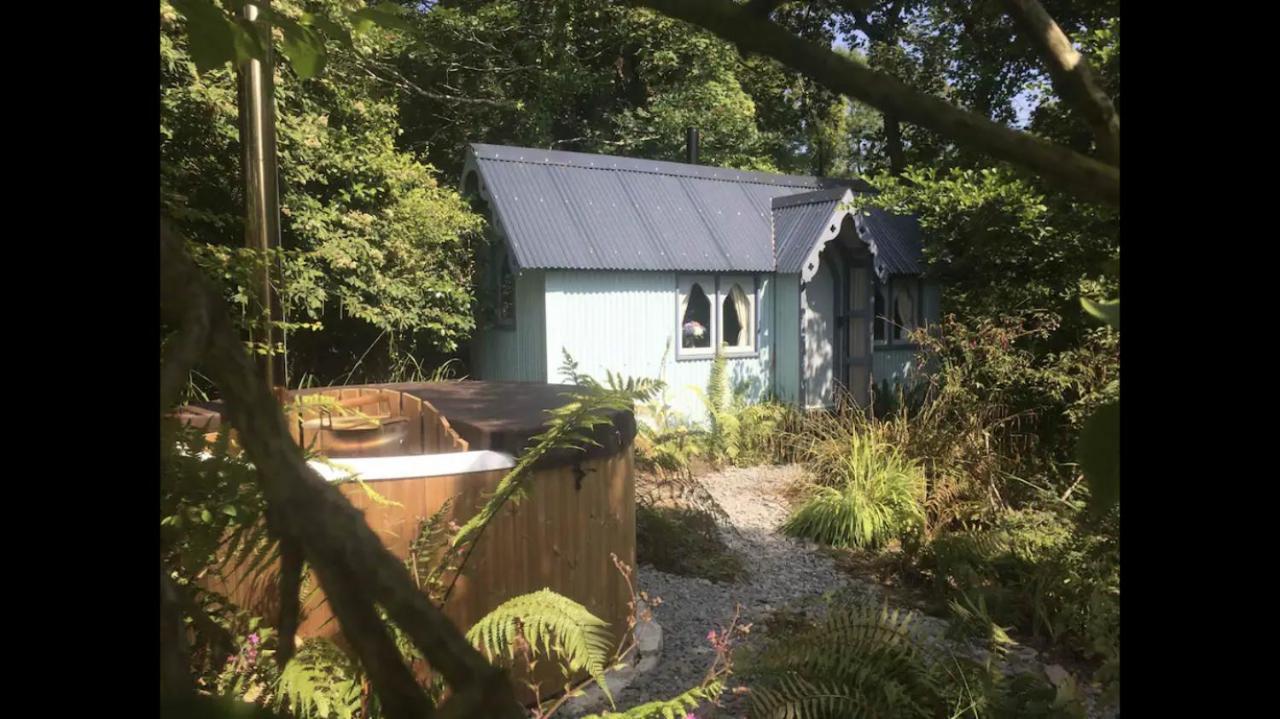 Magical Tabernacle In A Beautiful Setting With Hot Tub Lodge